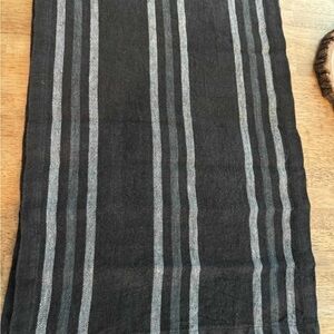Table runner striped
